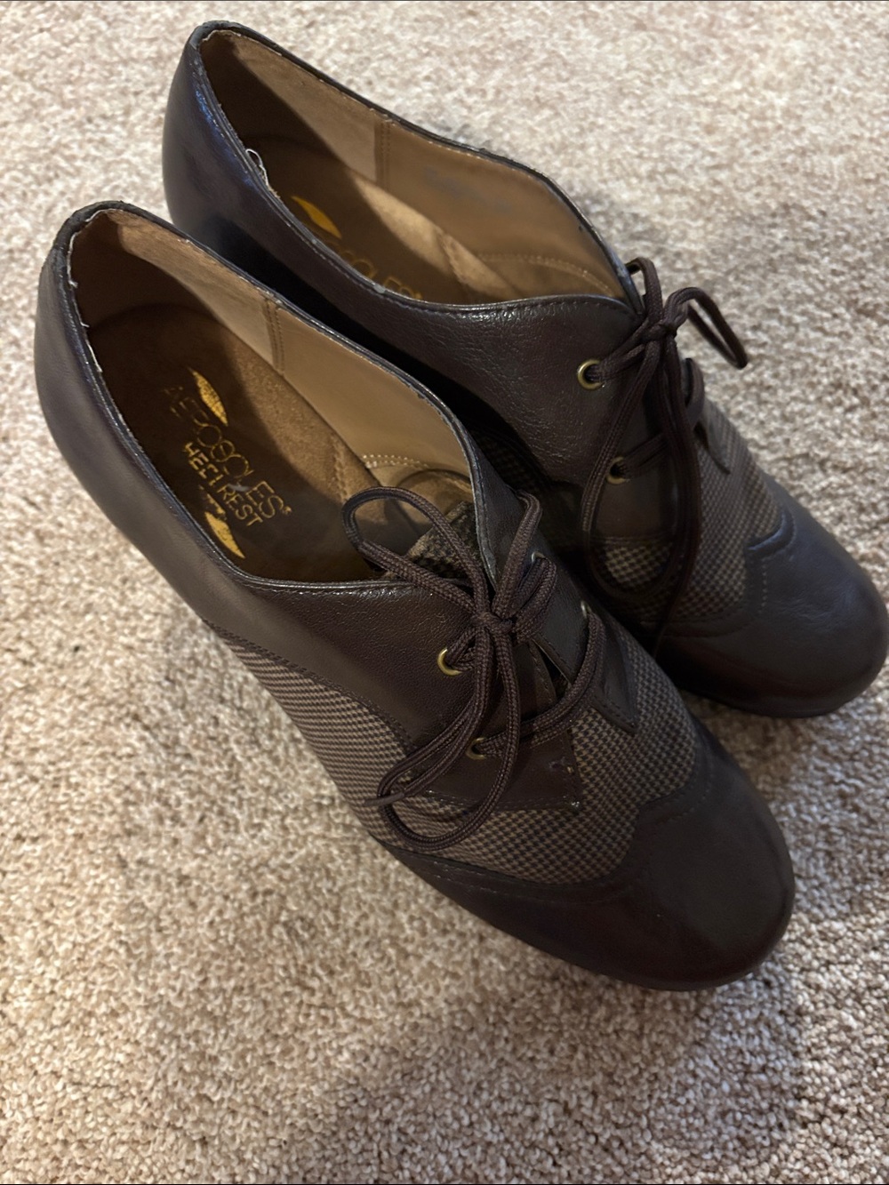 AEROSOLES Women's Dark Brown Lace-Up Wingtip Flats